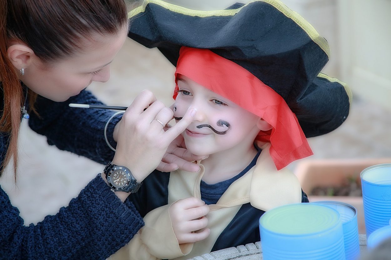 Carnaval : Déguisements, accessoires, maquillage et confettis