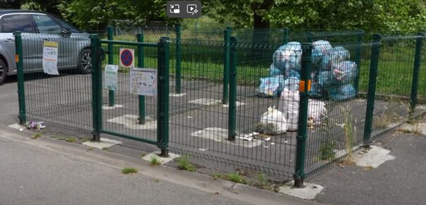 Logettes pour déposer les déchets ménagers Logettes pour déposer les déchets ménagers